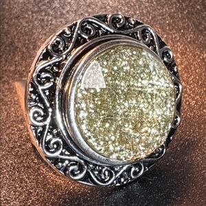 20mm Ornate Silver-Tone Snap Button Ring with 1 Sparkle Snap (shown)